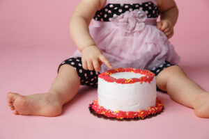 Cake smash photo of first birthday cake