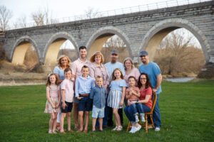 Large family group photographed a Family photo location near Janesville.